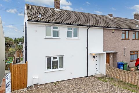 8 Silvertown Avenue, Stanford-le-hope, SS17 7BT