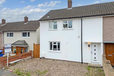8 Silvertown Avenue, Stanford-le-hope, SS17 7BT