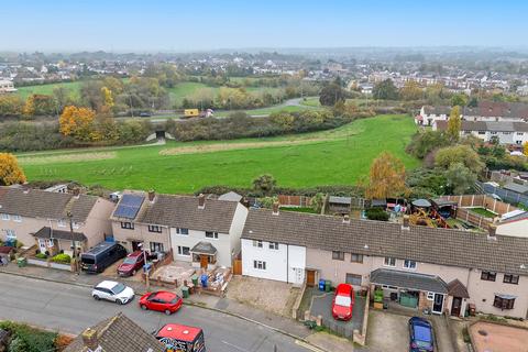 8 Silvertown Avenue, Stanford-le-hope, SS17 7BT