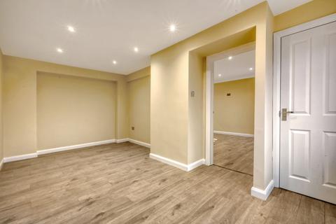 8 Silvertown Avenue, Stanford-le-hope, SS17 7BT
