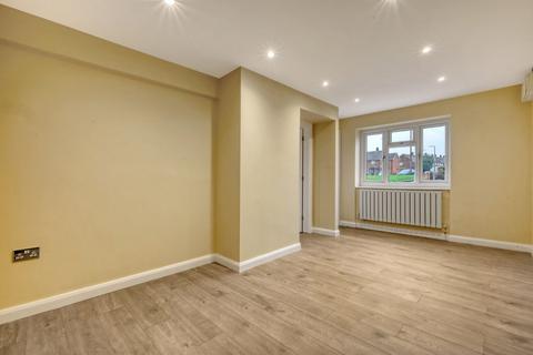 8 Silvertown Avenue, Stanford-le-hope, SS17 7BT