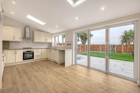 8 Silvertown Avenue, Stanford-le-hope, SS17 7BT