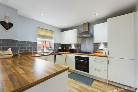 4 bedroom detached house for sale, Platform Street, Aylesbury