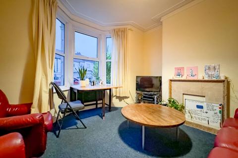 4 bedroom terraced house to rent, Strathmore Road, Somerset BS7