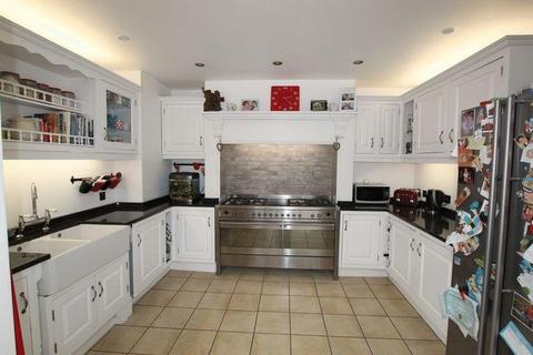 4 bedroom detached house for sale, Holyoake Avenue, Bingley, West Yorkshire, UK, BD16