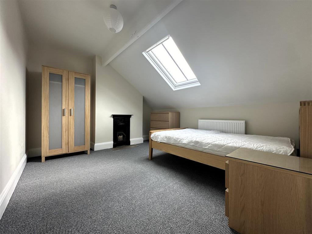 Bedroom 6.jpg