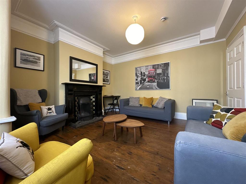 Lounge II.jpg