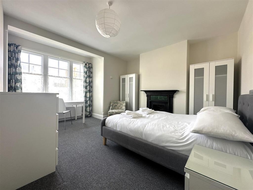 Bedroom .jpg