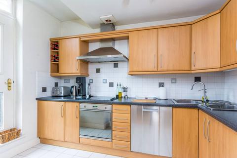 2 bedroom flat to rent, Heathfield Terrace, Chiswick, London, W4