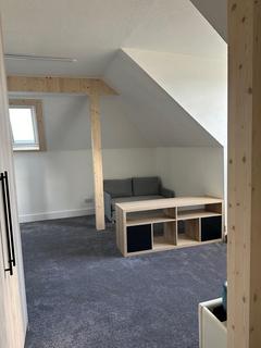 Studio to rent, Woodside Road, London N22