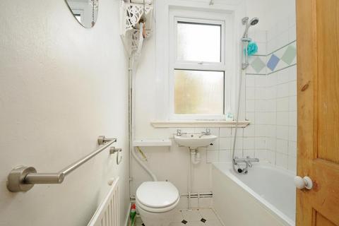 2 bedroom flat to rent, Alexandra Park Road Muswell Hill N10