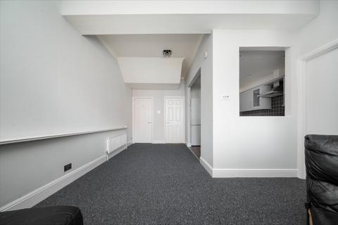 3 bedroom flat to rent, Stanton Court, Princes Avenue, London, N3 2DF