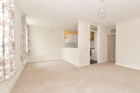 2 bedroom flat for sale, Hesketh Close, Cranleigh, Surrey