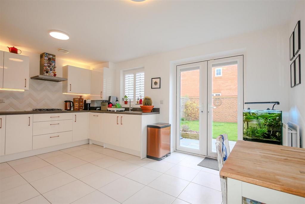 Kitchen / dining room