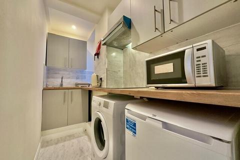 1 bedroom flat to rent, Langford Court, 22 Abbey Road, St John's Wood, London