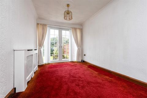 15 Green Park Drive, Liverpool, L31 8EN