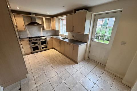 3 bedroom semi-detached house to rent, Blackthorn Close, Whitley, DN14