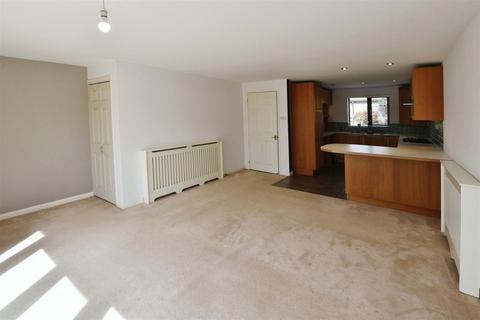 3 bedroom end of terrace house to rent, Redcot Gardens, Stamford