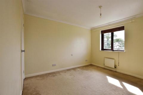 3 bedroom end of terrace house to rent, Redcot Gardens, Stamford