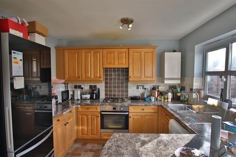 3 bedroom terraced house to rent, Monterey Road, Walton Cardiff, Tewkesbury