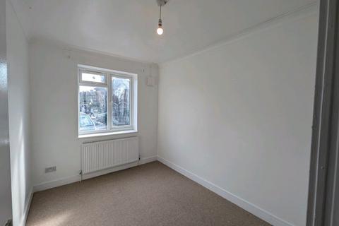 3 bedroom flat to rent, Bryony Road, London W12