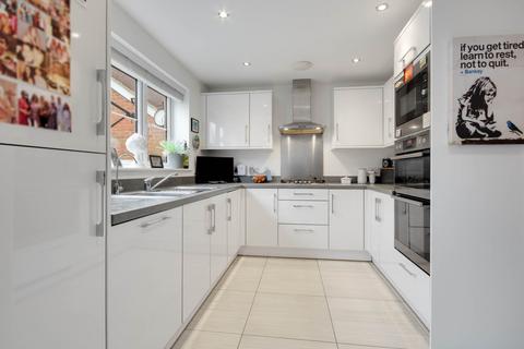 4 bedroom detached house for sale, Columba Gardens, Wokingham RG40