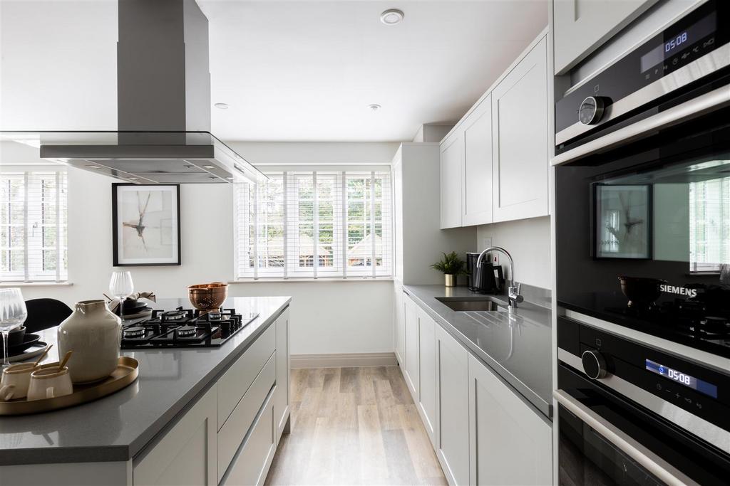 7 De Clare Court-15.jpg