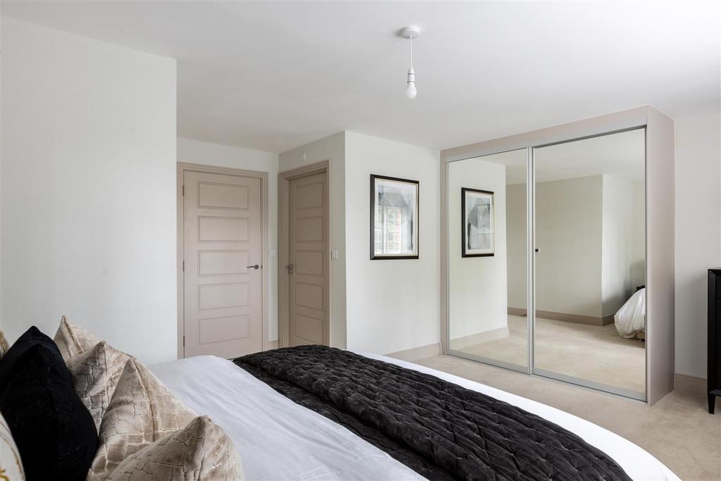7 De Clare Court-24.jpg