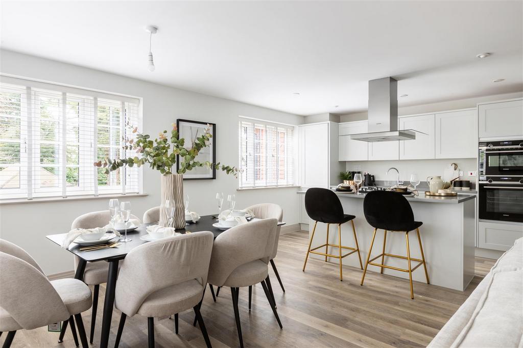 7 De Clare Court-12.jpg