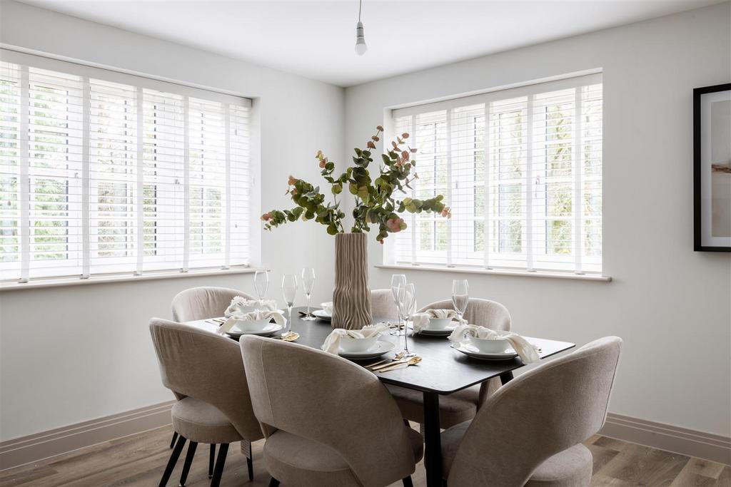 7 De Clare Court-10.jpg