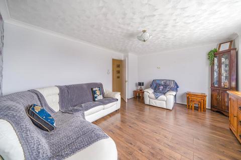 5, Killigrew House Percy Bryant Road, Sunbury-on-thames, TW16 7BT