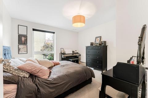 1 bedroom apartment for sale, Broome Way, London, SE5