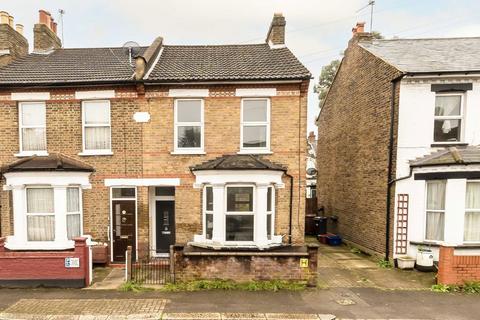 3 bedroom semi-detached house to rent, Eastbourne Road, Brentford TW8