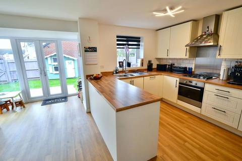 4 bedroom detached house for sale, Codling Road Evesham WR11 3JE