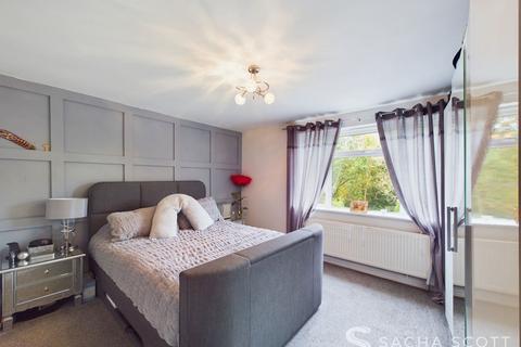 2 bedroom flat for sale, Eastgate, Banstead, SM7