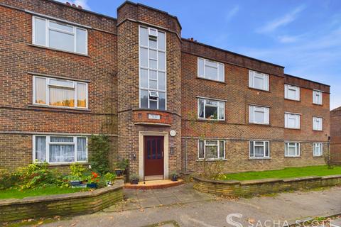 2 bedroom flat for sale, Eastgate, Banstead, SM7