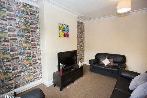 4 bedroom terraced house to rent, Mayville Place, Hyde Park, Leeds, LS6 1NE