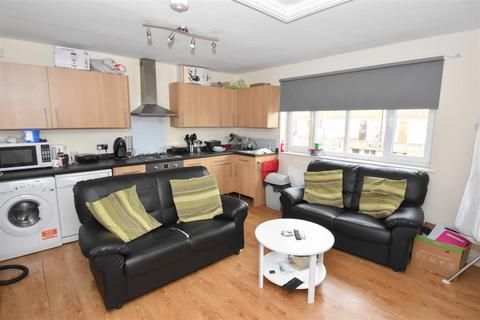 1 bedroom house to rent, Reindeer Penthouse, Penley Grove St