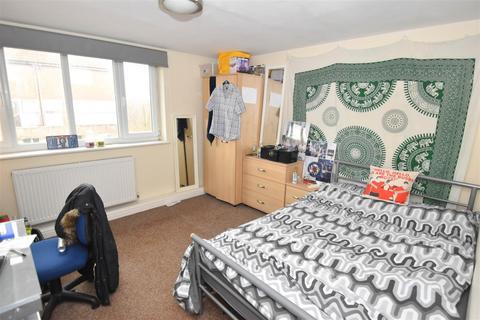 1 bedroom house to rent, Reindeer Penthouse, Penley Grove St