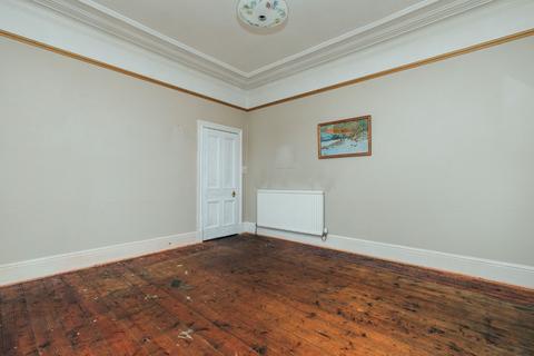 3 bedroom terraced house for sale, Dirleton Gardens, Alloa. FK10 1NL