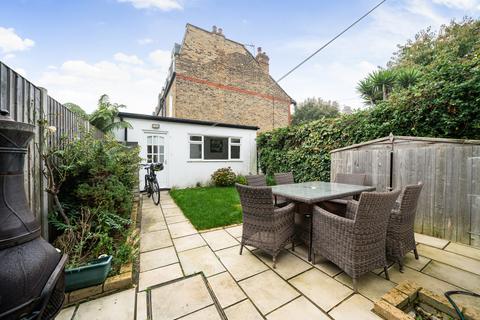 4 bedroom terraced house for sale, Granville Road, London SW18