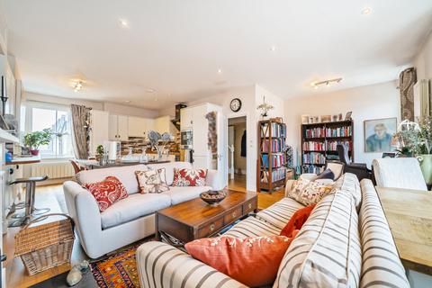 4 bedroom terraced house for sale, Granville Road, London SW18