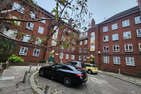 3 bedroom apartment to rent, Whites Square, Clapham