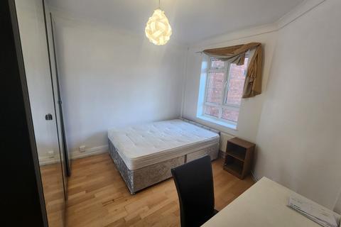 3 bedroom apartment to rent, Whites Square, Clapham