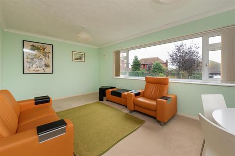 3 bedroom detached bungalow for sale, Queens Avenue, Broadstairs