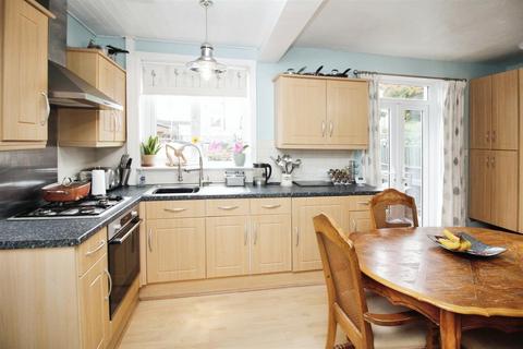 4 Leafield Terrace, Bradford, BD2 3SH