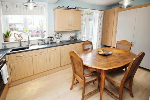 4 Leafield Terrace, Bradford, BD2 3SH