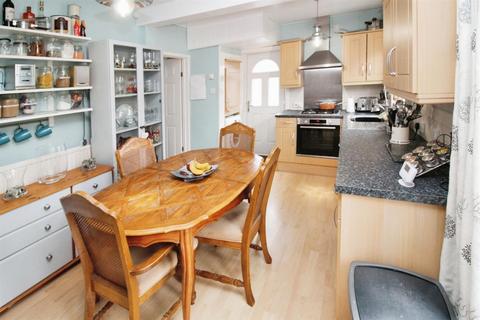 4 Leafield Terrace, Bradford, BD2 3SH