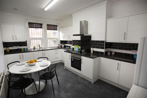 5 bedroom terraced house to rent, Winston Gardens, Headingley, Leeds, LS6 3LA