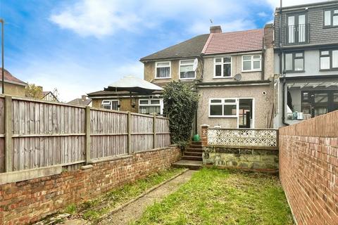 2 bedroom terraced house to rent, Saxon Avenue, Feltham, TW13